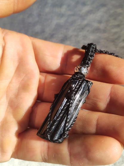 Tourmaline noire (Schörl) ~ Collier de pierres précieuses en macramé ~HIPPIE ~GOA ~Boho ~Ethno ~Nature ~Pierre de guérison ~Flash ~Shimmering ~Grand ~minéral brut