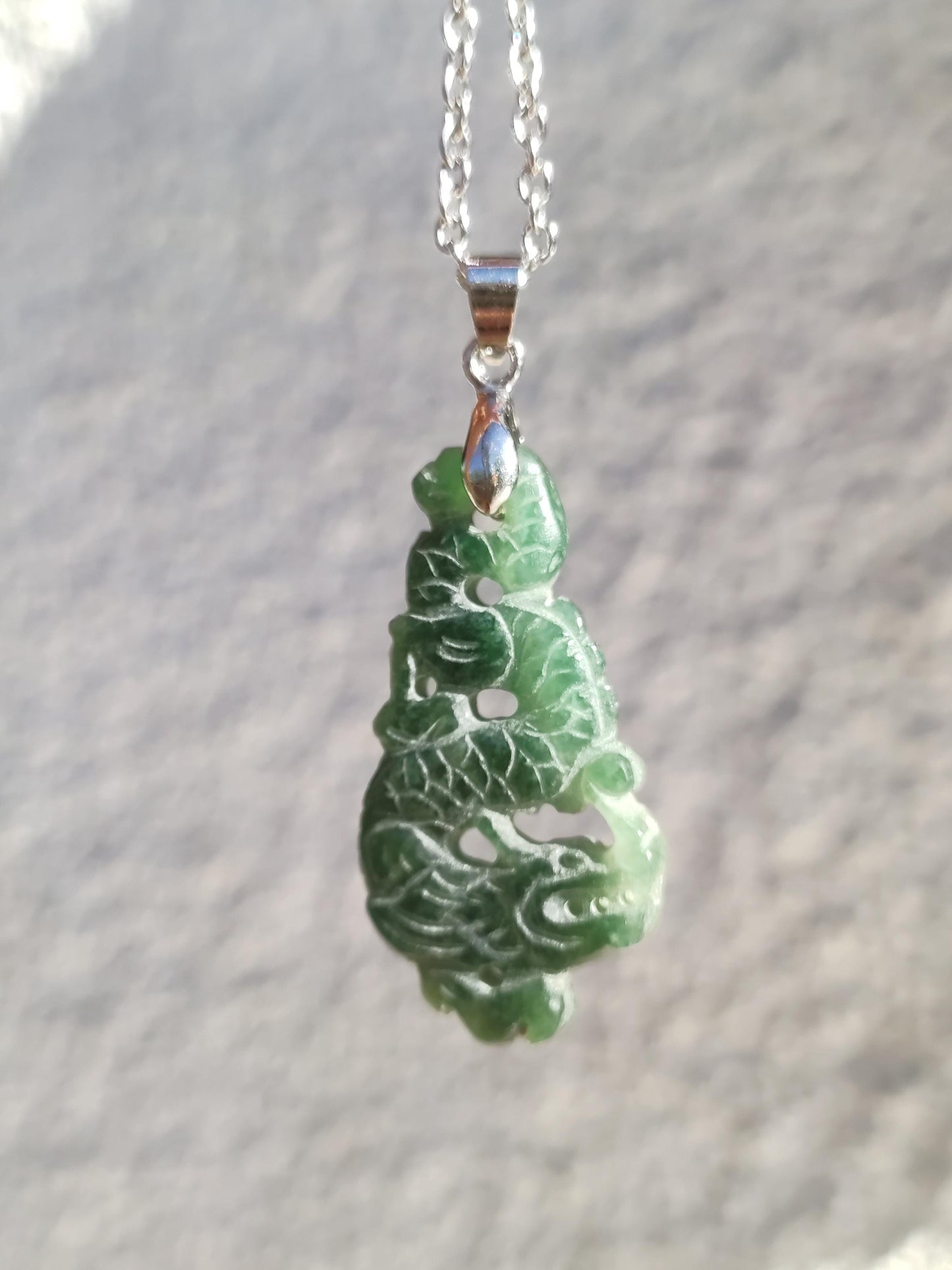 Birmanie Jade Un dragon de qualité *Rarité* Collier de pierres précieuses HIPPIE Boho Ethnique Pierre de guérison naturelle Rareté Bijoux en cristal Pendentif Nature Power Stone