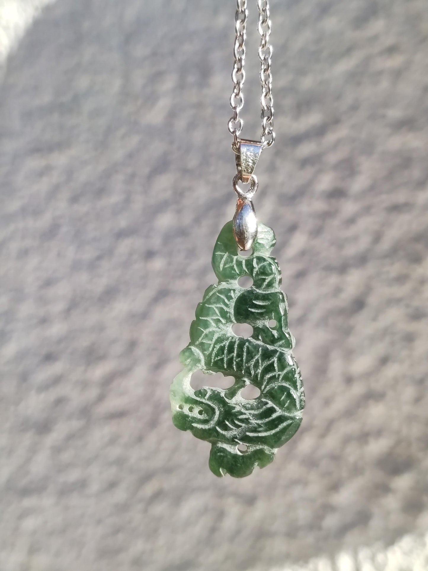 Birmanie Jade Un dragon de qualité *Rarité* Collier de pierres précieuses HIPPIE Boho Ethnique Pierre de guérison naturelle Rareté Bijoux en cristal Pendentif Nature Power Stone