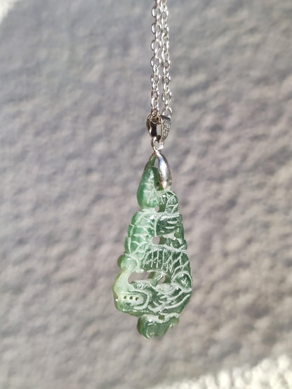 Birmanie Jade Un dragon de qualité *Rarité* Collier de pierres précieuses HIPPIE Boho Ethnique Pierre de guérison naturelle Rareté Bijoux en cristal Pendentif Nature Power Stone