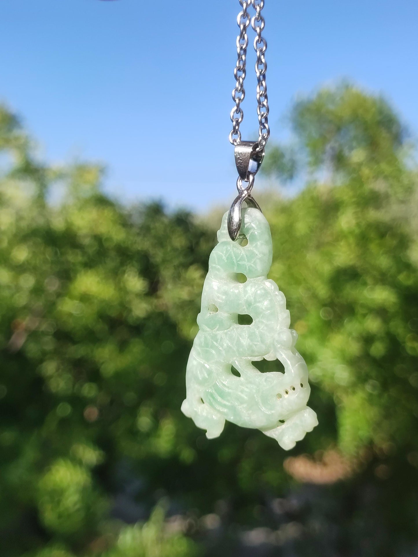 Birmanie Jade Un dragon de qualité *Rarité* Collier de pierres précieuses HIPPIE Boho Ethnique Pierre de guérison naturelle Rareté Bijoux en cristal Pendentif Nature Power Stone