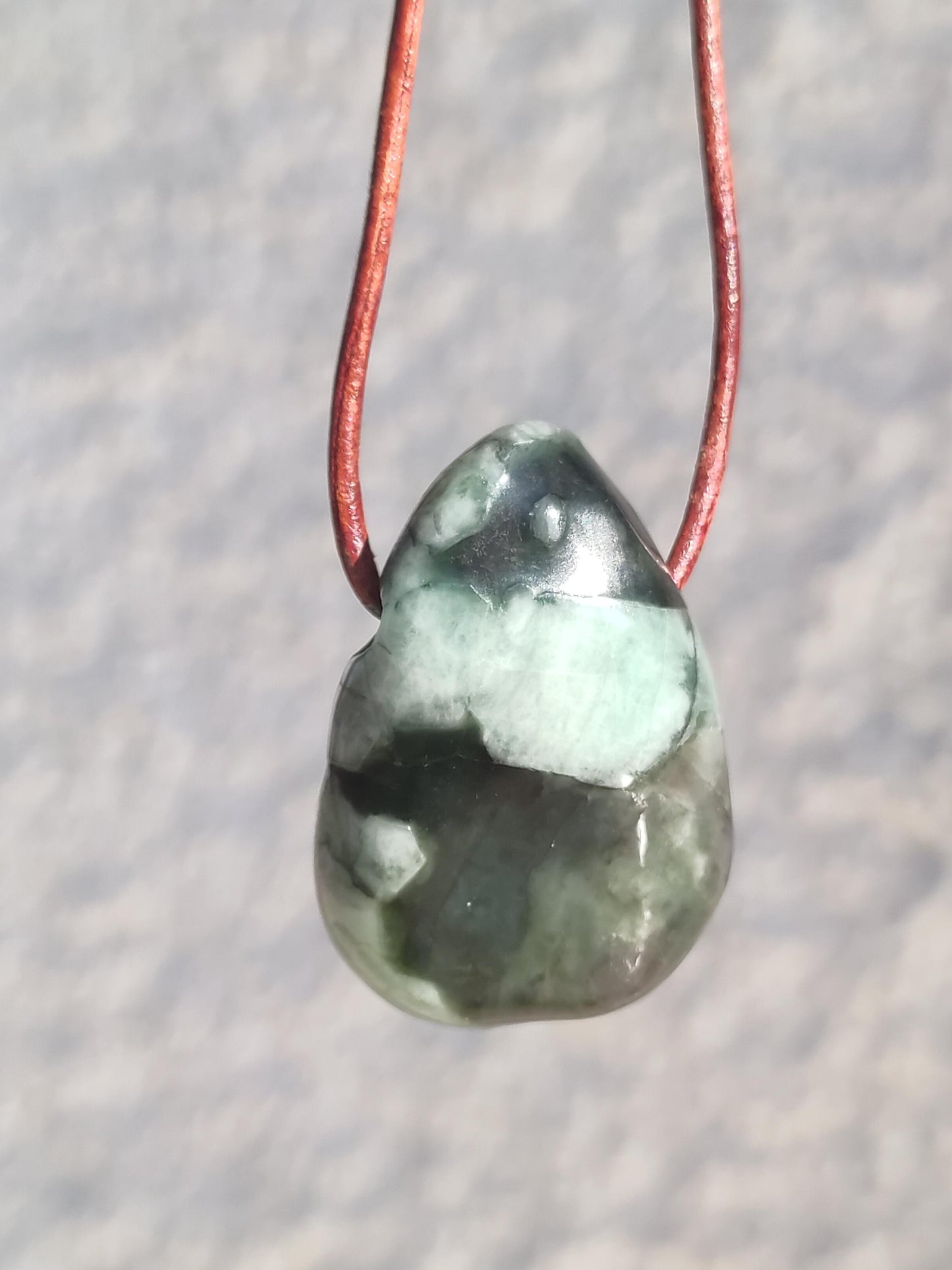 Collier de pierres précieuses émeraude / émeraude vert noir naturel HIPPIE GOA Boho ethnique pierre de guérison cristaux bijoux pendentif homme femme cadeau il elle