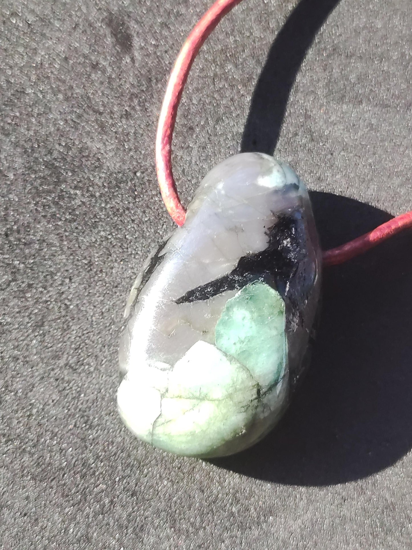 Collier de pierres précieuses émeraude / émeraude vert noir naturel HIPPIE GOA Boho ethnique pierre de guérison cristaux bijoux pendentif homme femme cadeau il elle