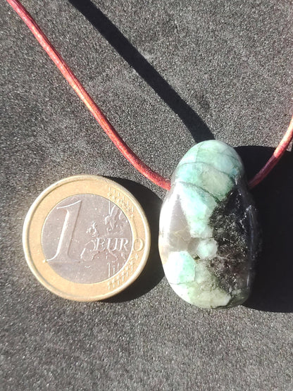 Collier de pierres précieuses émeraude / émeraude vert noir naturel HIPPIE GOA Boho ethnique pierre de guérison cristaux bijoux pendentif homme femme cadeau il elle