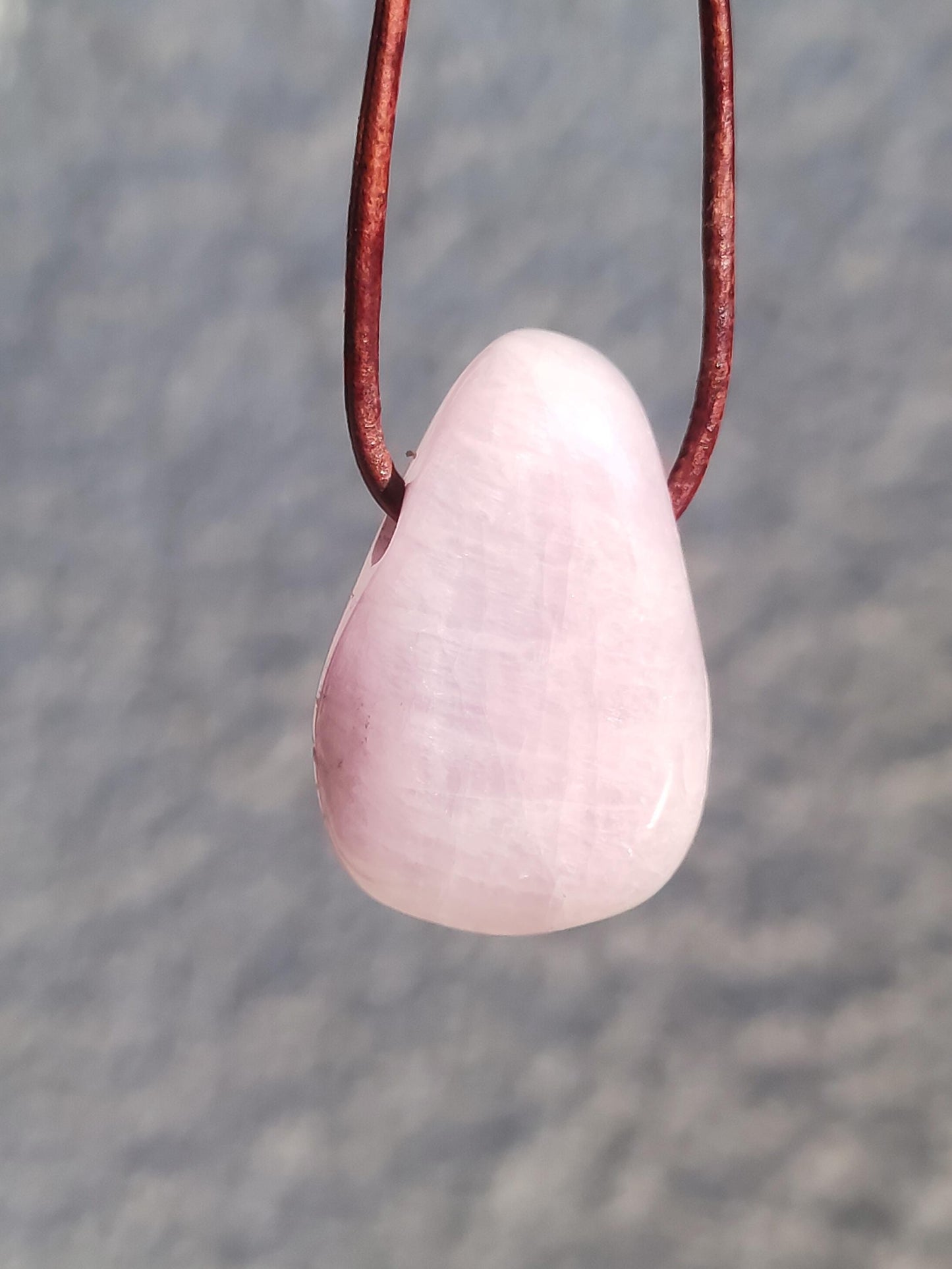 Kunzite A - Collier de pierres précieuses Pierre de guérison Rose Rose Rareté Homme Femme Chanceux HIPPIE GOA Boho Tibet Ethnique Naturel Rareté Cadeau Lui Son Homme Femme