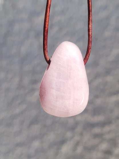 Kunzite A - Collier de pierres précieuses Pierre de guérison Rose Rose Rareté Homme Femme Chanceux HIPPIE GOA Boho Tibet Ethnique Naturel Rareté Cadeau Lui Son Homme Femme