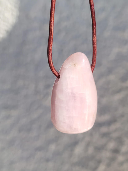 Kunzite A - Collier de pierres précieuses Pierre de guérison Rose Rose Rareté Homme Femme Chanceux HIPPIE GOA Boho Tibet Ethnique Naturel Rareté Cadeau Lui Son Homme Femme