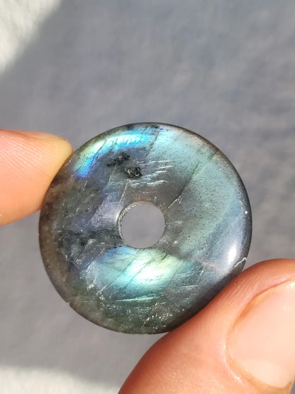 Labradorite ~ Donut 30mm ~ Collier de pierres précieuses Bleu Chatoyant Rareté Naturelle Protection Symbole Pierre de Guérison Cristal HIPPIE GOA Boho Tibet Ethno