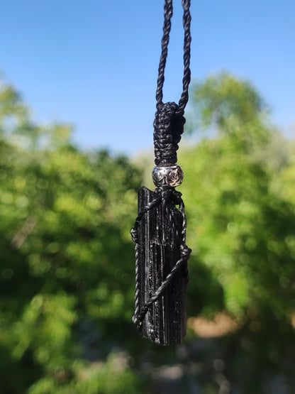 Tourmaline noire (Schörl) ~ Collier de pierres précieuses en macramé ~HIPPIE ~GOA ~Boho ~Ethno ~Nature ~Pierre de guérison ~Flash ~Shimmering ~Grand ~minéral brut