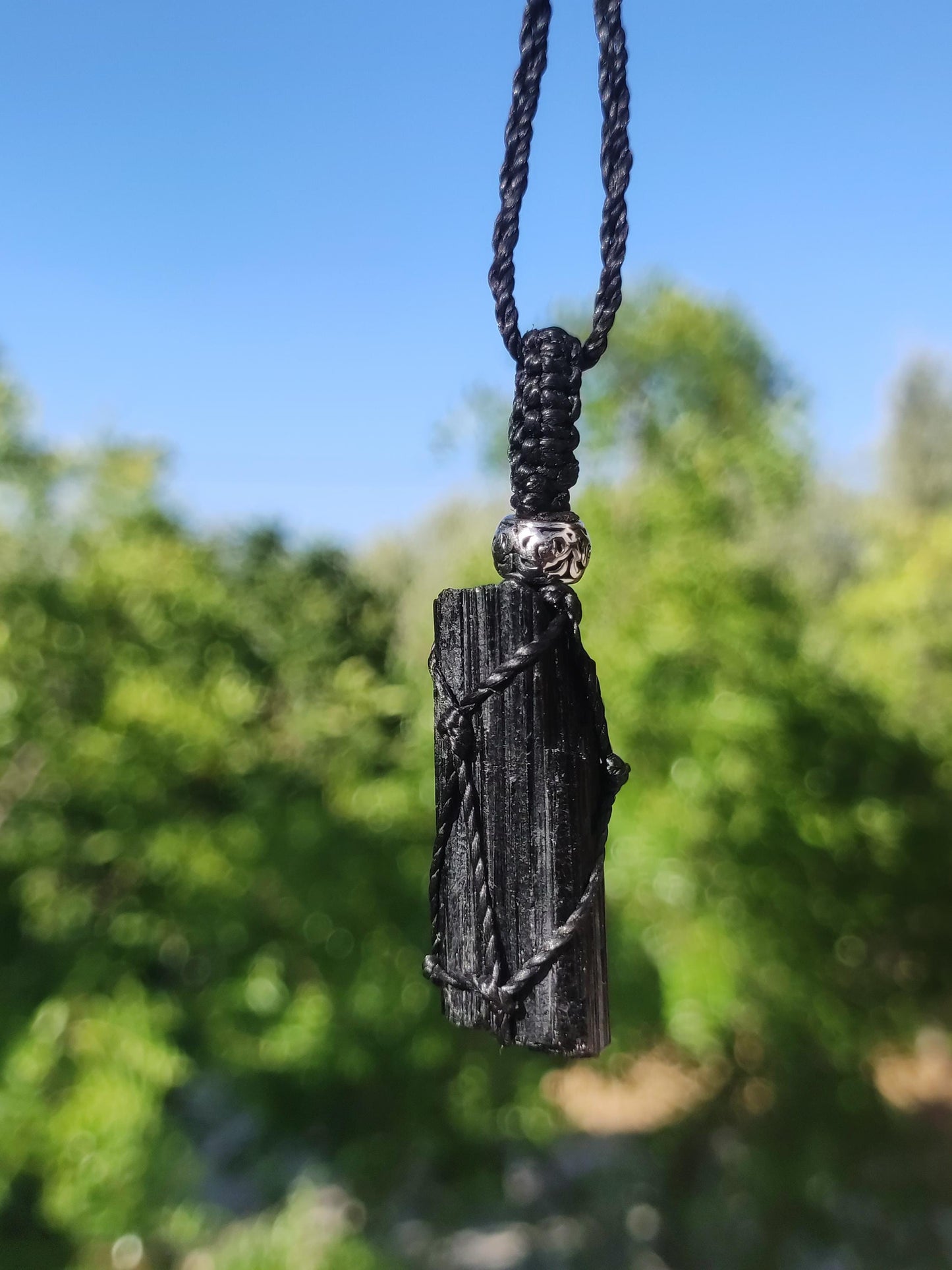 Tourmaline noire (Schörl) ~ Collier de pierres précieuses en macramé ~HIPPIE ~GOA ~Boho ~Ethno ~Nature ~Pierre de guérison ~Flash ~Shimmering ~Grand ~minéral brut