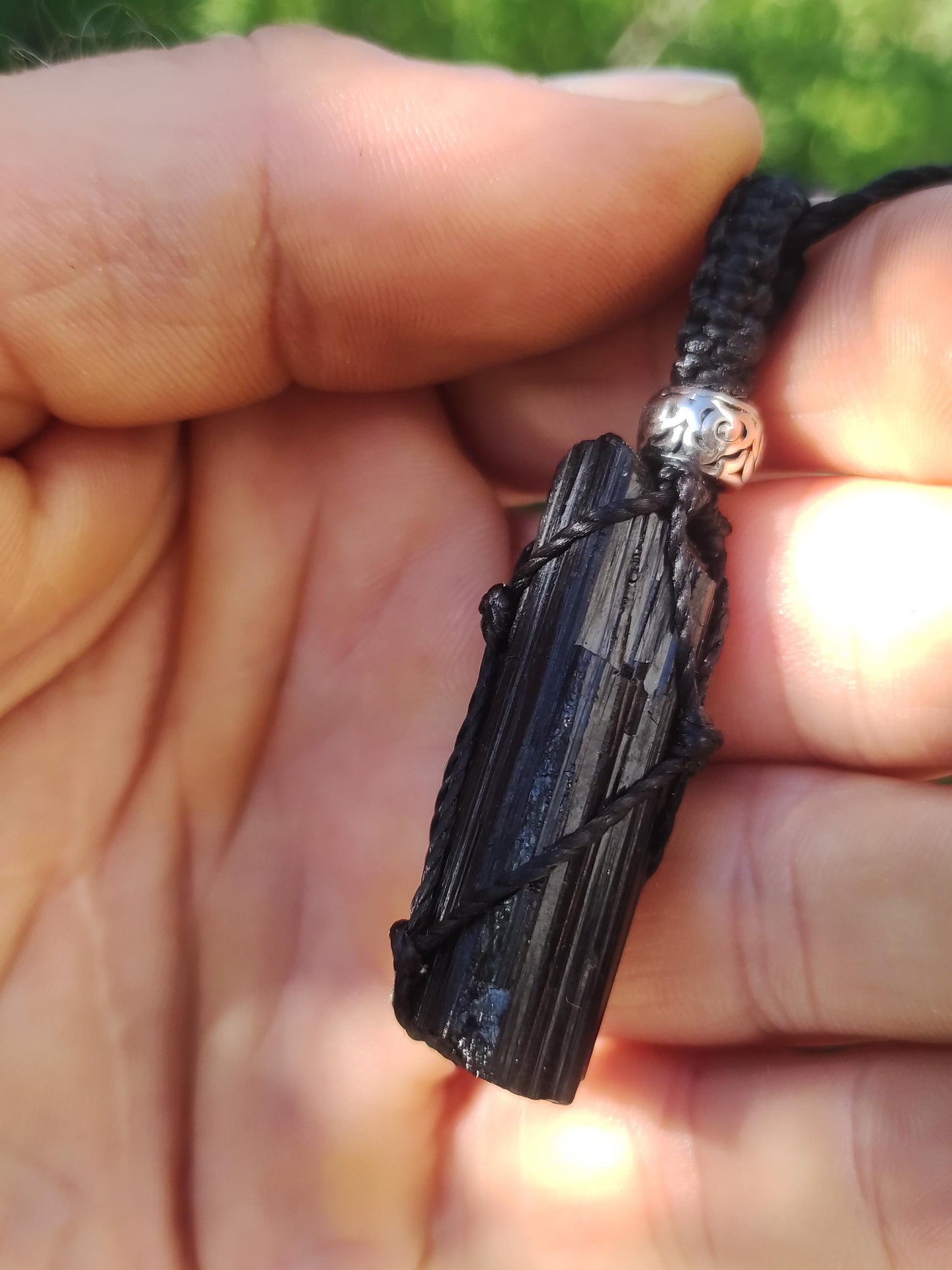 Tourmaline noire (Schörl) ~ Collier de pierres précieuses en macramé ~HIPPIE ~GOA ~Boho ~Ethno ~Nature ~Pierre de guérison ~Flash ~Shimmering ~Grand ~minéral brut