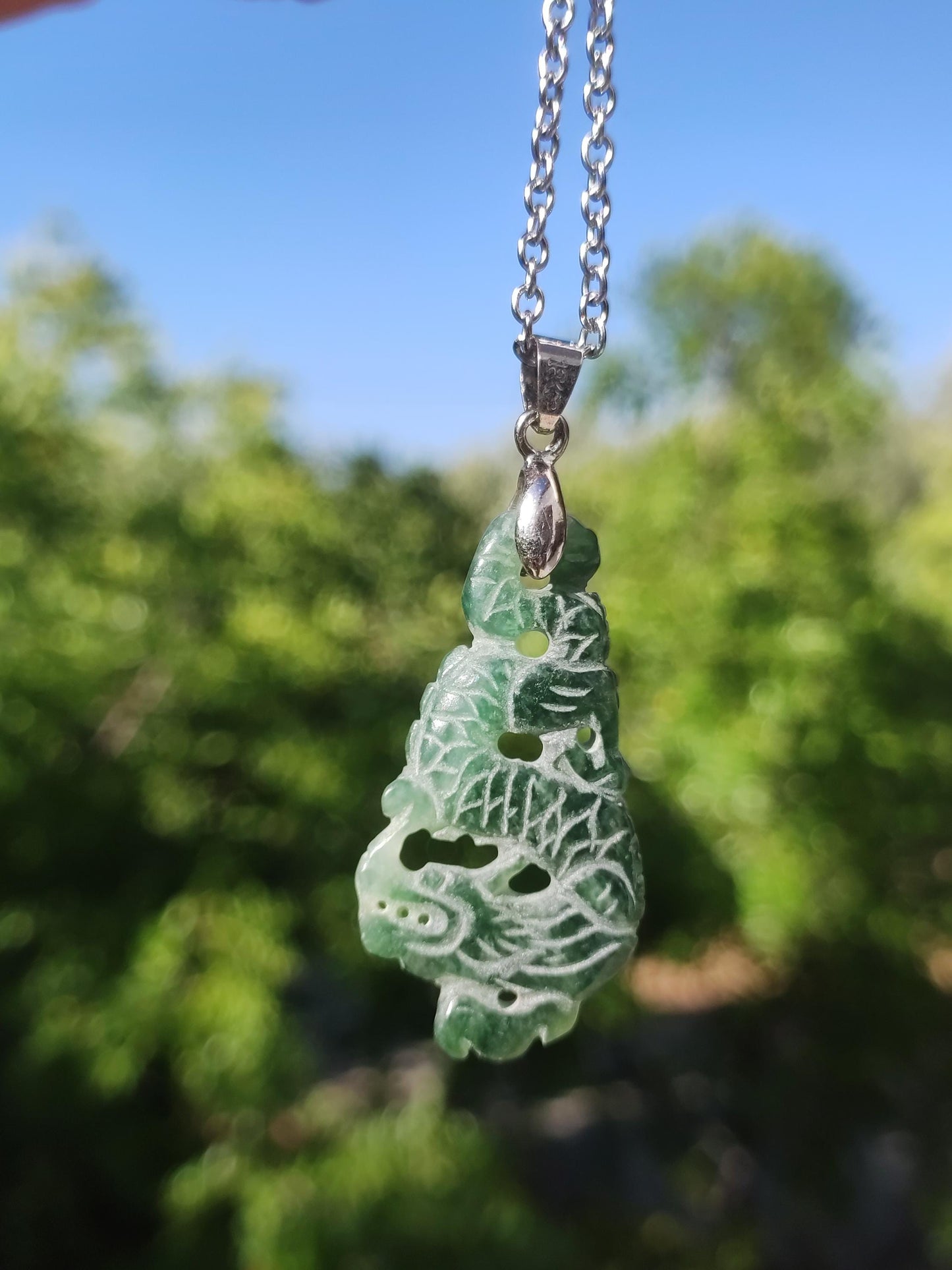 Birmanie Jade Un dragon de qualité *Rarité* Collier de pierres précieuses HIPPIE Boho Ethnique Pierre de guérison naturelle Rareté Bijoux en cristal Pendentif Nature Power Stone