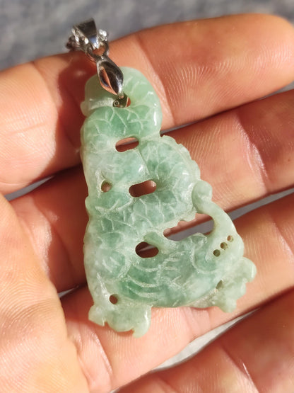 Birmanie Jade Un dragon de qualité *Rarité* Collier de pierres précieuses HIPPIE Boho Ethnique Pierre de guérison naturelle Rareté Bijoux en cristal Pendentif Nature Power Stone