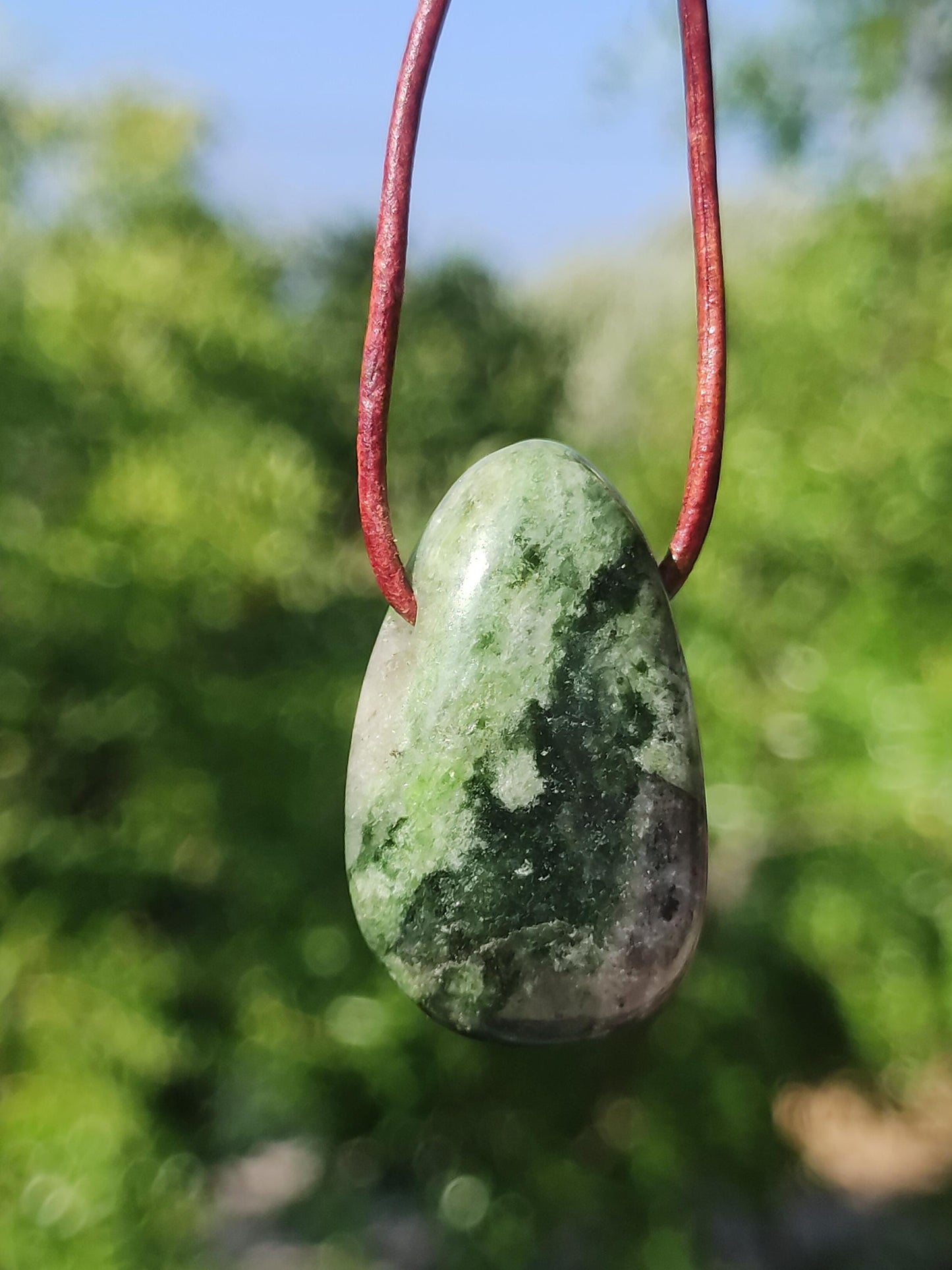 Diopside ~ Collier de pierres précieuses vert HIPPIE GOA Boho ethnique pierre de guérison naturelle rareté cristaux bijoux pendentif pierre naturelle Russie cadeau magique