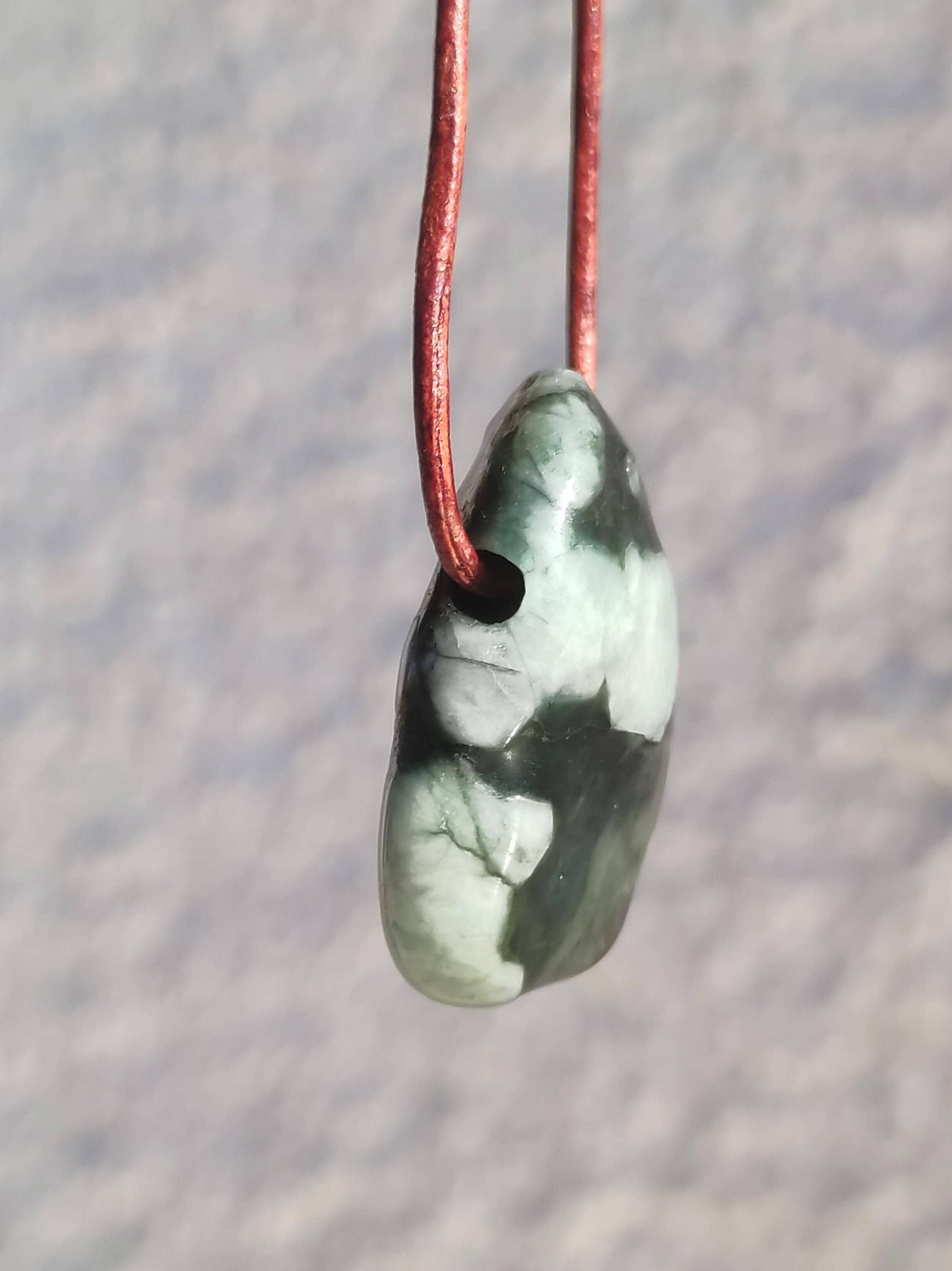 Collier de pierres précieuses émeraude / émeraude vert noir naturel HIPPIE GOA Boho ethnique pierre de guérison cristaux bijoux pendentif homme femme cadeau il elle