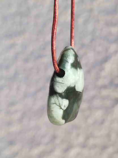 Collier de pierres précieuses émeraude / émeraude vert noir naturel HIPPIE GOA Boho ethnique pierre de guérison cristaux bijoux pendentif homme femme cadeau il elle