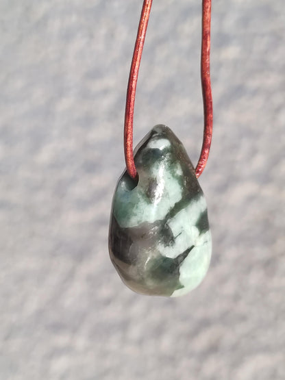 Collier de pierres précieuses émeraude / émeraude vert noir naturel HIPPIE GOA Boho ethnique pierre de guérison cristaux bijoux pendentif homme femme cadeau il elle