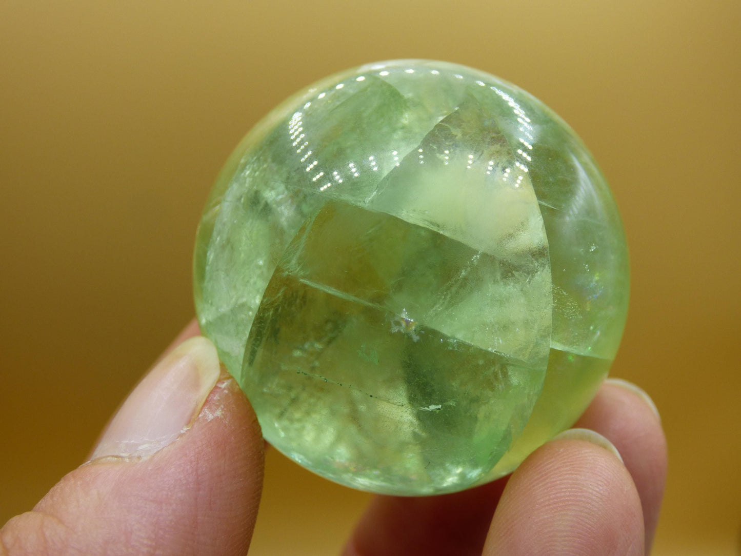 Fluorit A grün ~ Magische Edelstein Kugel Deko Sphere Meditation Sammler Kristall Heilstein Natur Qualität Geschenk Er Sie Mann Frau Wohnen