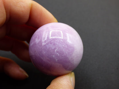 Kunzit A ~ Edelstein Kugel Deko Sphere Haus Wohn Kristall HIPPIE Heilstein Rarität Selten Frau Mann Geschenk Er Sie