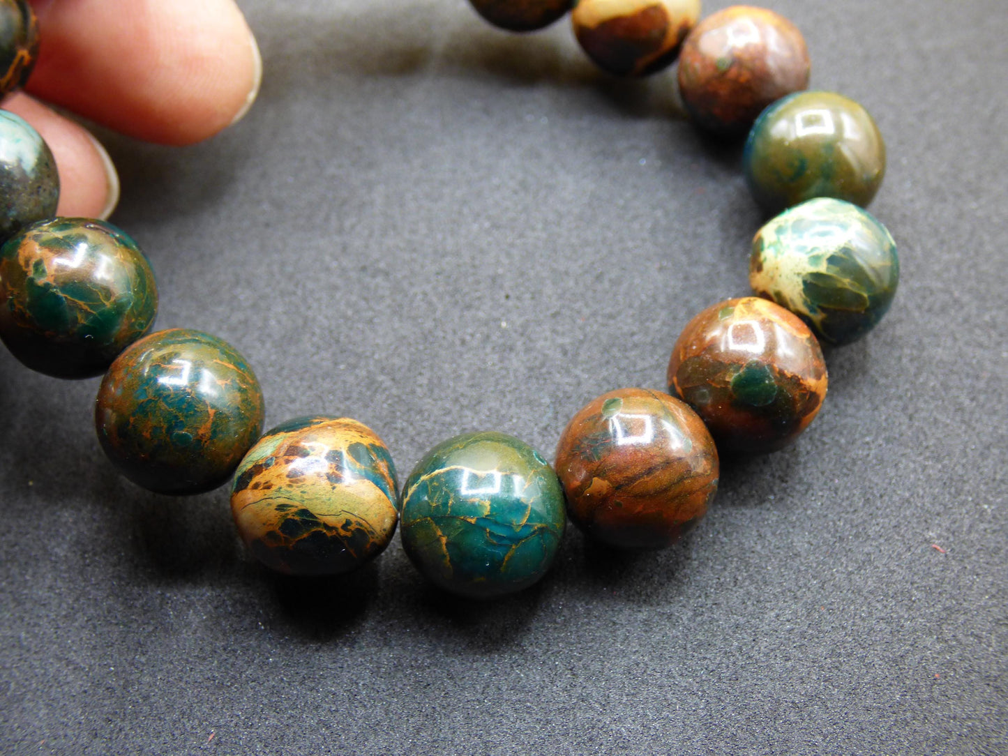 Bracelet en perles d'opale de 12 mm - Pierre précieuse *Unique* Pierre de guérison naturelle Cristal Chakra Cadeau rare pour hommes et femmes, Multicolore, Rouge, Bleu