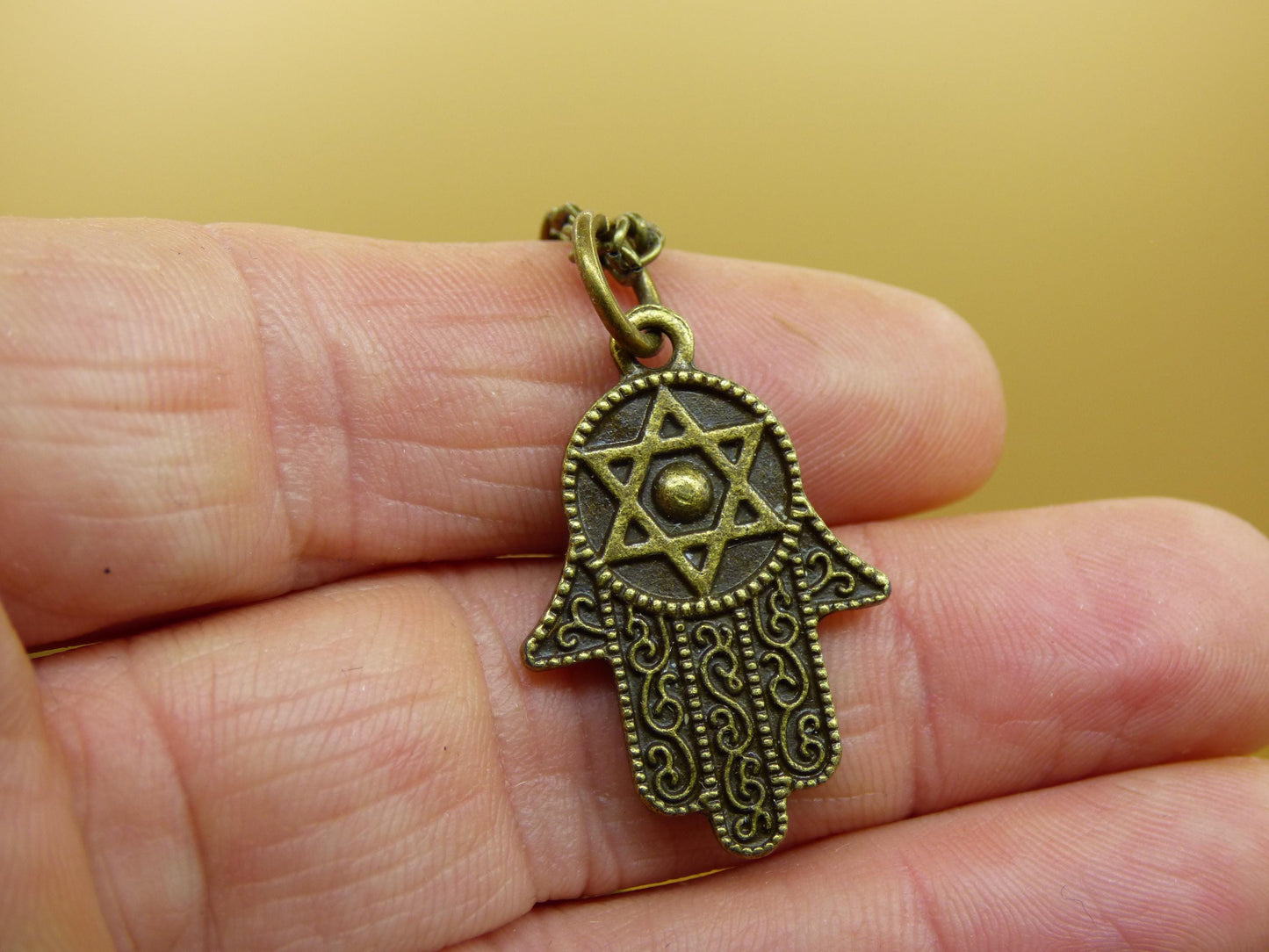 Collier Main de Hamsa en bronze antique - Cadeau idéal pour une petite amie, une mère, une sœur, une fille, pendentif ethnique vintage porte-bonheur au style hippie.