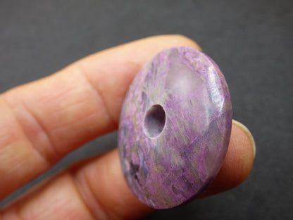 Sugilite protection beignet pierre précieuse cristal guérison pierre rareté rare collectionneur sugilite violet pendentif rond cadeau homme femme il son ami violet