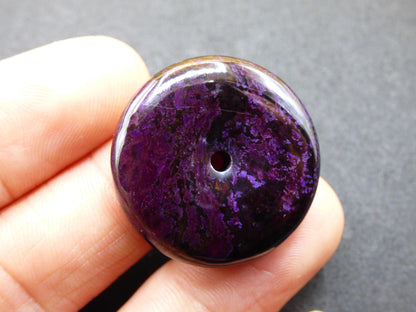 Sugilite protection beignet pierre précieuse cristal guérison pierre rareté rare collectionneur sugilite violet pendentif rond cadeau homme femme il son ami violet