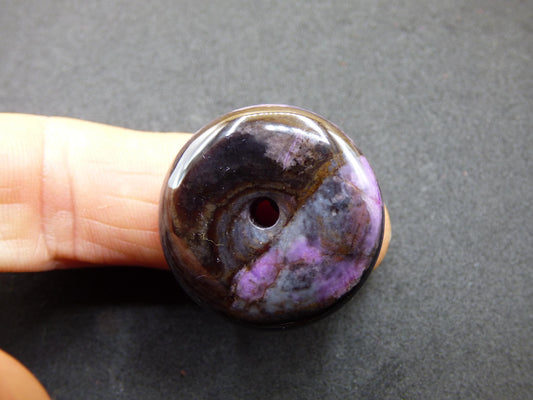 Sugilite protection beignet pierre précieuse cristal guérison pierre rareté rare collectionneur sugilite violet pendentif rond cadeau homme femme il son ami violet
