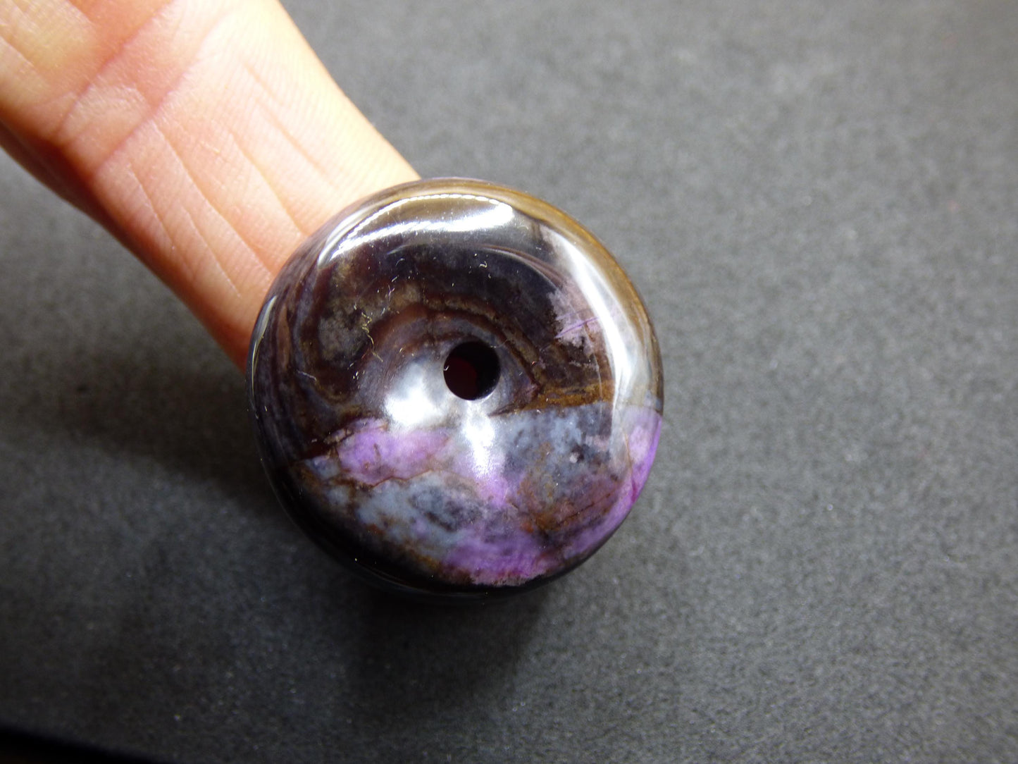 Sugilite protection beignet pierre précieuse cristal guérison pierre rareté rare collectionneur sugilite violet pendentif rond cadeau homme femme il son ami violet