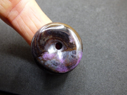 Sugilite protection beignet pierre précieuse cristal guérison pierre rareté rare collectionneur sugilite violet pendentif rond cadeau homme femme il son ami violet