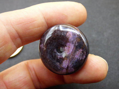 Sugilite protection beignet pierre précieuse cristal guérison pierre rareté rare collectionneur sugilite violet pendentif rond cadeau homme femme il son ami violet
