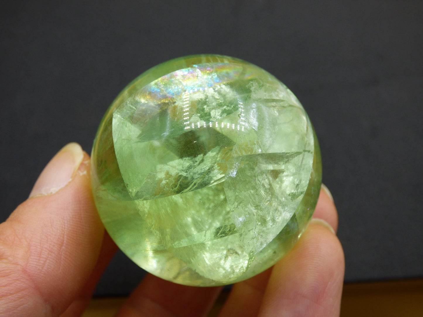 Fluorit A grün ~ Magische Edelstein Kugel Deko Sphere Meditation Sammler Kristall Heilstein Natur Qualität Geschenk Er Sie Mann Frau Wohnen