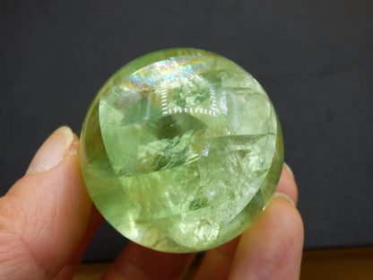 Fluorit A grün ~ Magische Edelstein Kugel Deko Sphere Meditation Sammler Kristall Heilstein Natur Qualität Geschenk Er Sie Mann Frau Wohnen