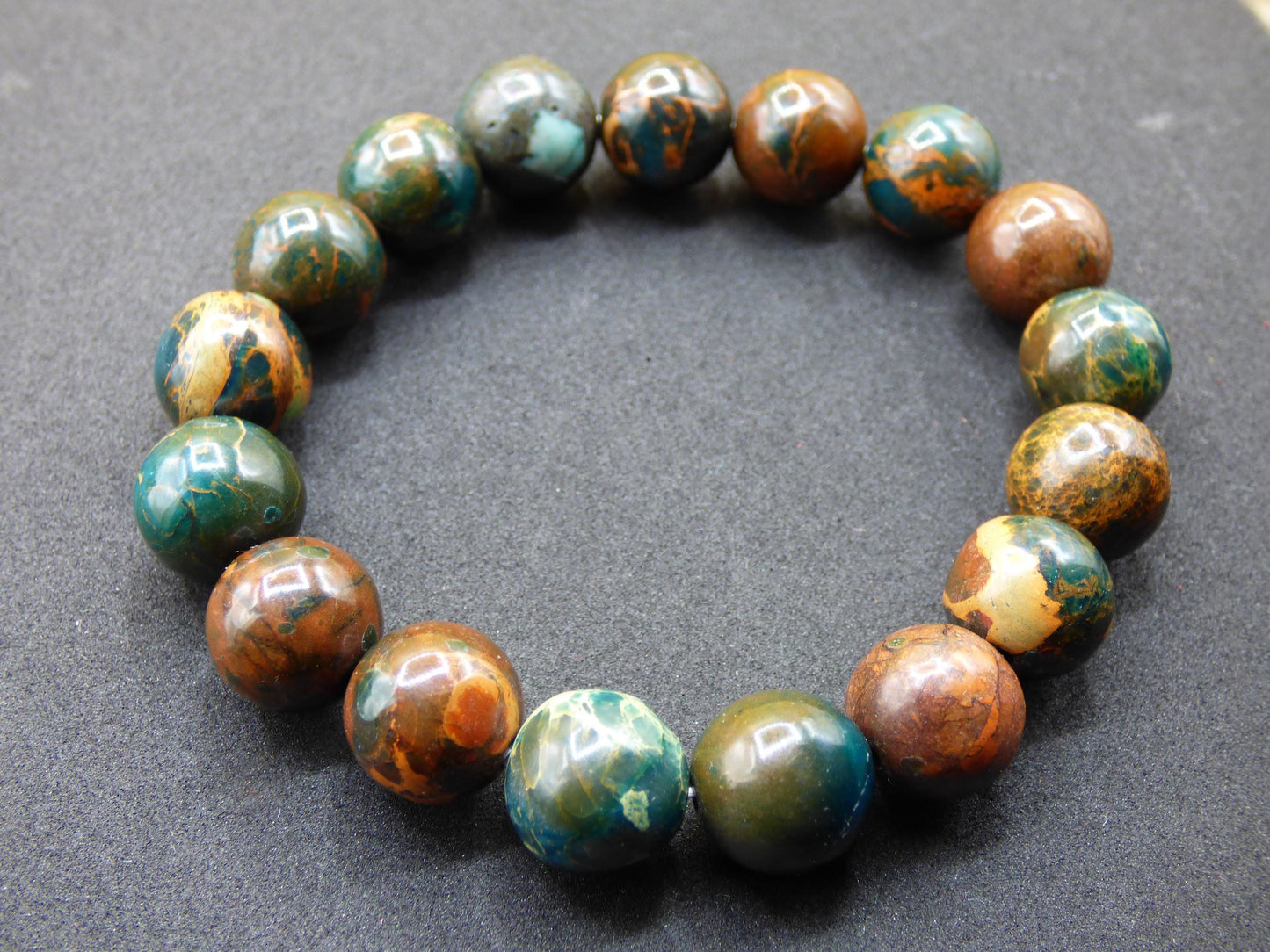 Bracelet en perles d'opale de 12 mm - Pierre précieuse *Unique* Pierre de guérison naturelle Cristal Chakra Cadeau rare pour hommes et femmes, Multicolore, Rouge, Bleu