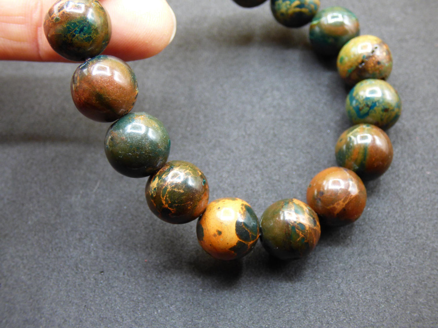 Bracelet en perles d'opale de 12 mm - Pierre précieuse *Unique* Pierre de guérison naturelle Cristal Chakra Cadeau rare pour hommes et femmes, Multicolore, Rouge, Bleu