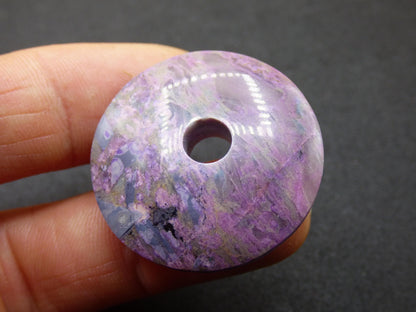 Sugilite protection beignet pierre précieuse cristal guérison pierre rareté rare collectionneur sugilite violet pendentif rond cadeau homme femme il son ami violet