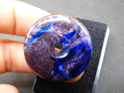 Sugilite &amp; Richterite Bustamite Protection Donut Gemstone Crystal Healing Stone Rareté Rare Collector Sugilite rouge bleu violet pendentif rond cadeau