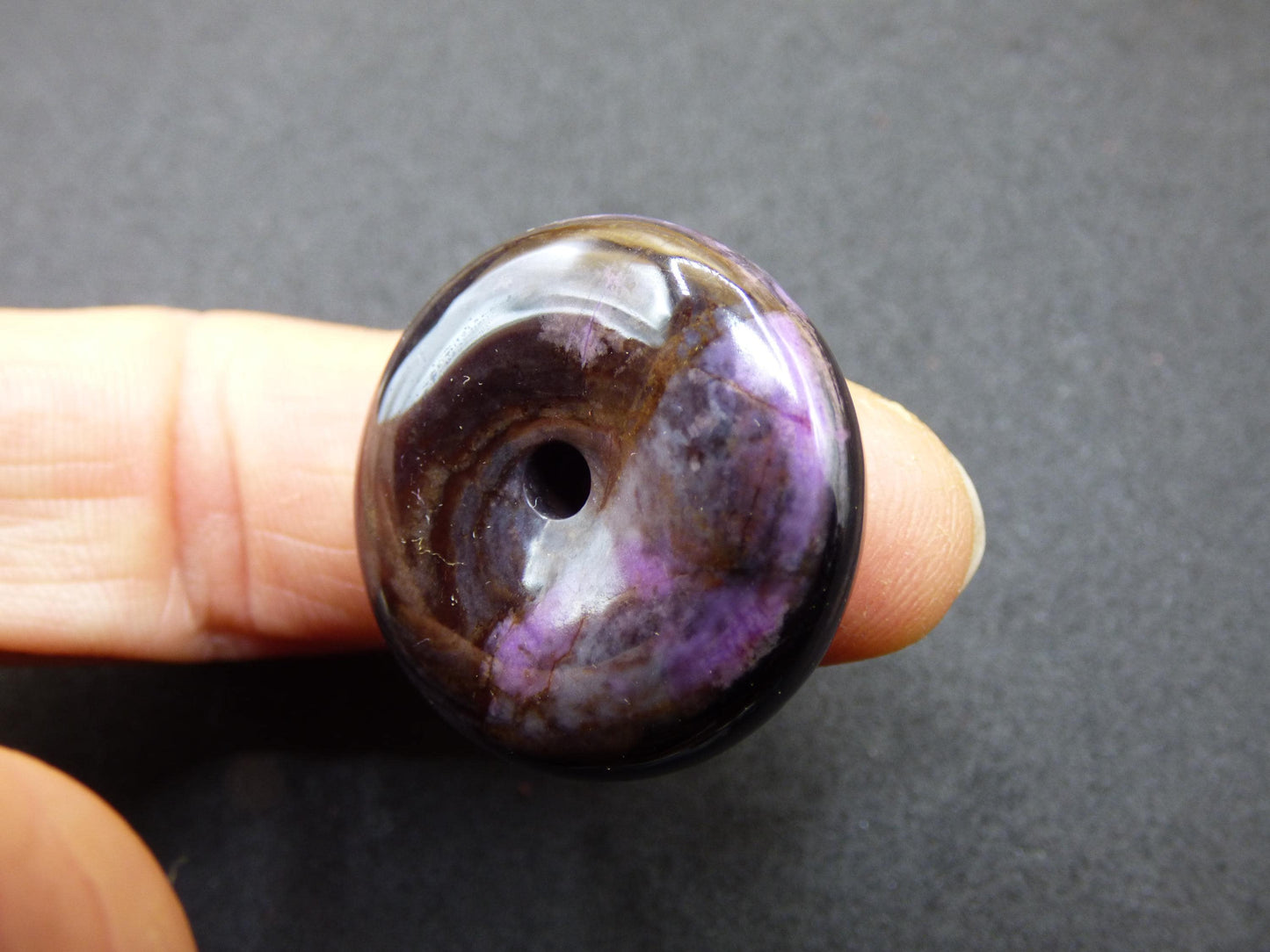 Sugilite protection beignet pierre précieuse cristal guérison pierre rareté rare collectionneur sugilite violet pendentif rond cadeau homme femme il son ami violet