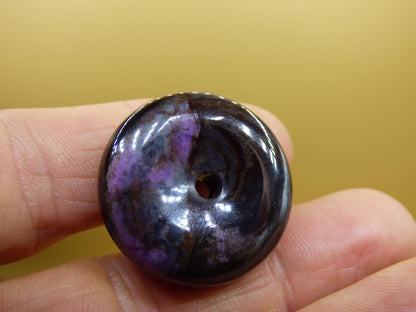 Sugilite protection beignet pierre précieuse cristal guérison pierre rareté rare collectionneur sugilite violet pendentif rond cadeau homme femme il son ami violet