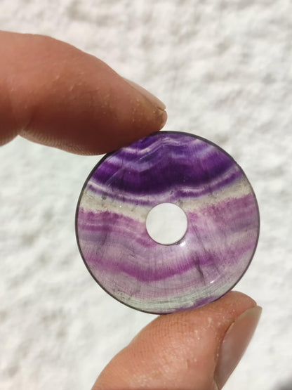 Regenbogen Fluorit 30mm Donut - Edelstein Kette Frau Mann Kind HIPPIE GOA Boho Ethno Natur Schutzsymbol Anhänger Heilstein Energie Geschenk