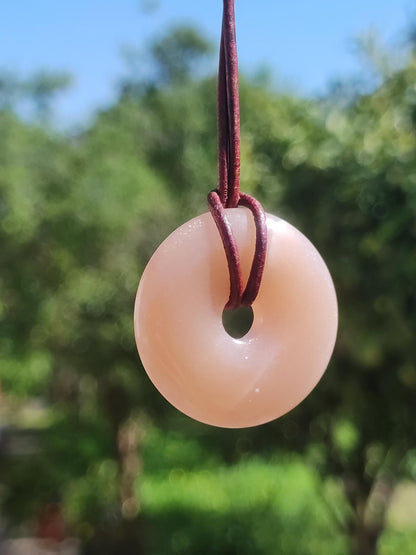 Pierre de Lune A rouge - Collier de pierres précieuses Donut HIPPIE GOA Boho Ethnique Naturel Donut Protection Symbole Guérison Pierre Collecteur Unique Homme Femme He She Cadeau