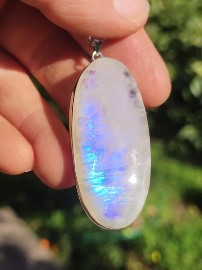 Collier en argent sterling 925 avec pierre de lune et pierres précieuses bleues scintillantes, pierre de guérison rare et unique, précieuse et naturelle, idéal pour un homme, une femme ou un ami.