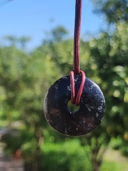 Tourmaline / Schörl ~ Collier de pierres précieuses HIPPIE GOA Boho Tibet Ethno Nature Donut Protection Symbole ~ Pierre de guérison Chakra Énergie Noir Homme Femme