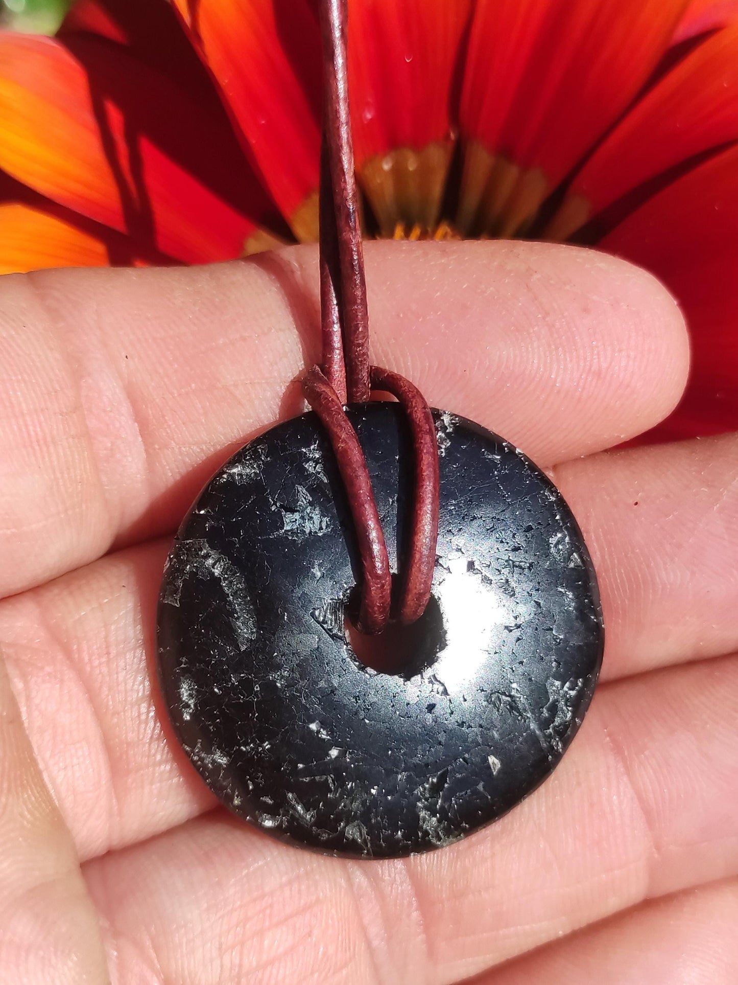 Tourmaline / Schörl ~ Collier de pierres précieuses HIPPIE GOA Boho Tibet Ethno Nature Donut Protection Symbole ~ Pierre de guérison Chakra Énergie Noir Homme Femme