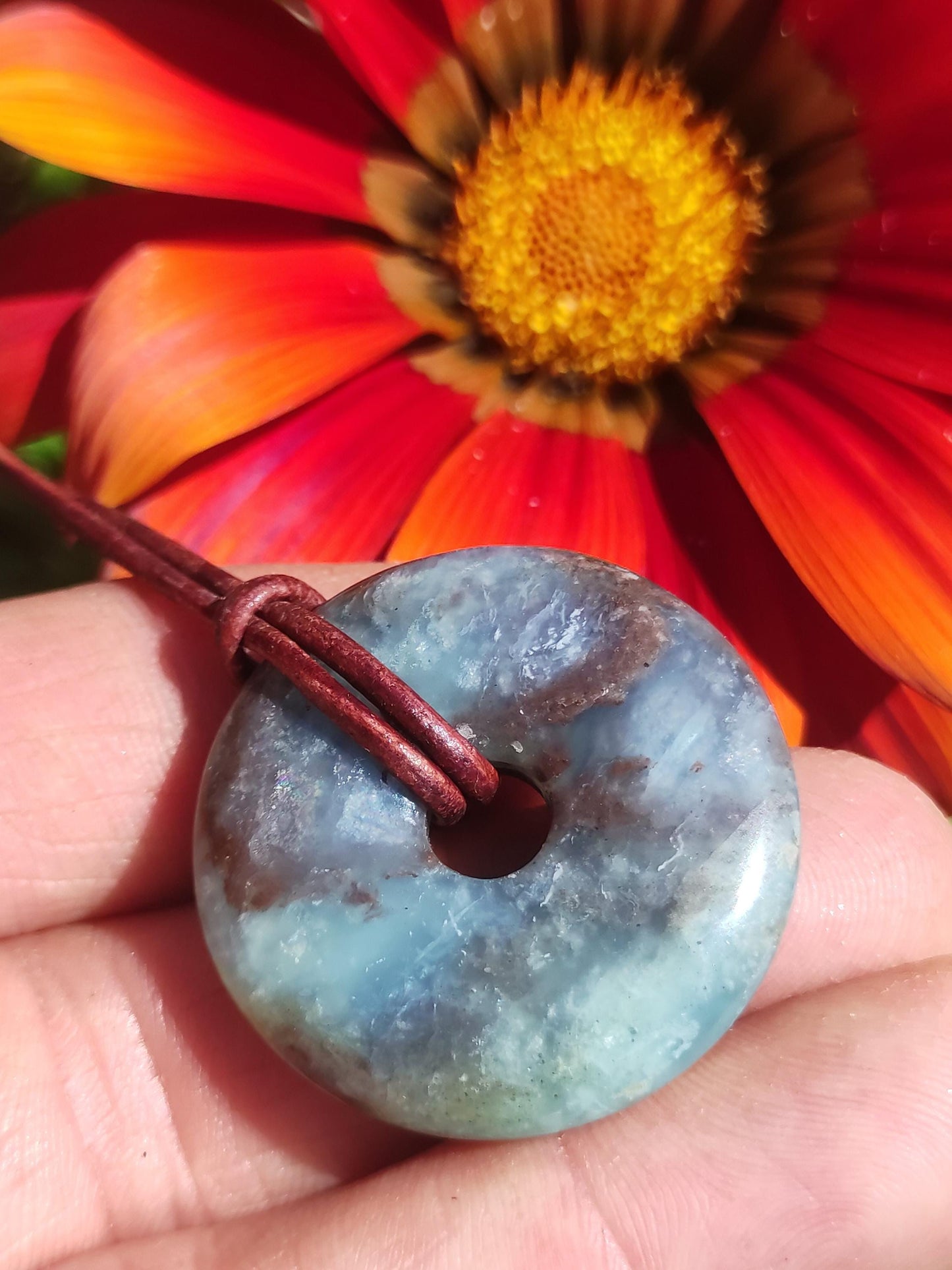 Opale Andine Opale Noir Bleu ~ Collier de pierres précieuses Boho Ethno Nature Donut Protection Symbole Guérison Pierre Matrice Collecteur Minéral Rareté Homme Femme
