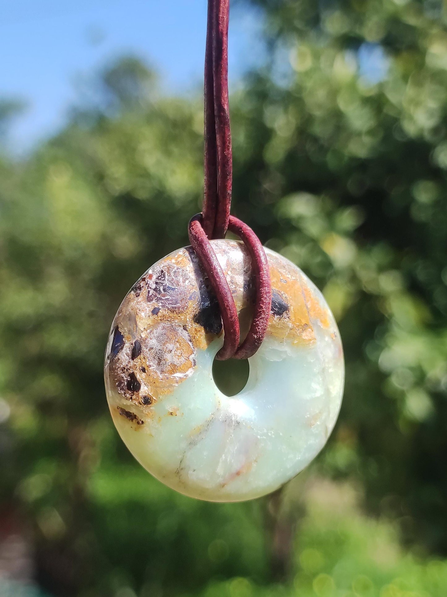 Opale bleue des Andes ~ Collier en pierre précieuse style bohème ethnique, motif donut, symbole de protection et de guérison, pierre de collection rare, pour homme et femme