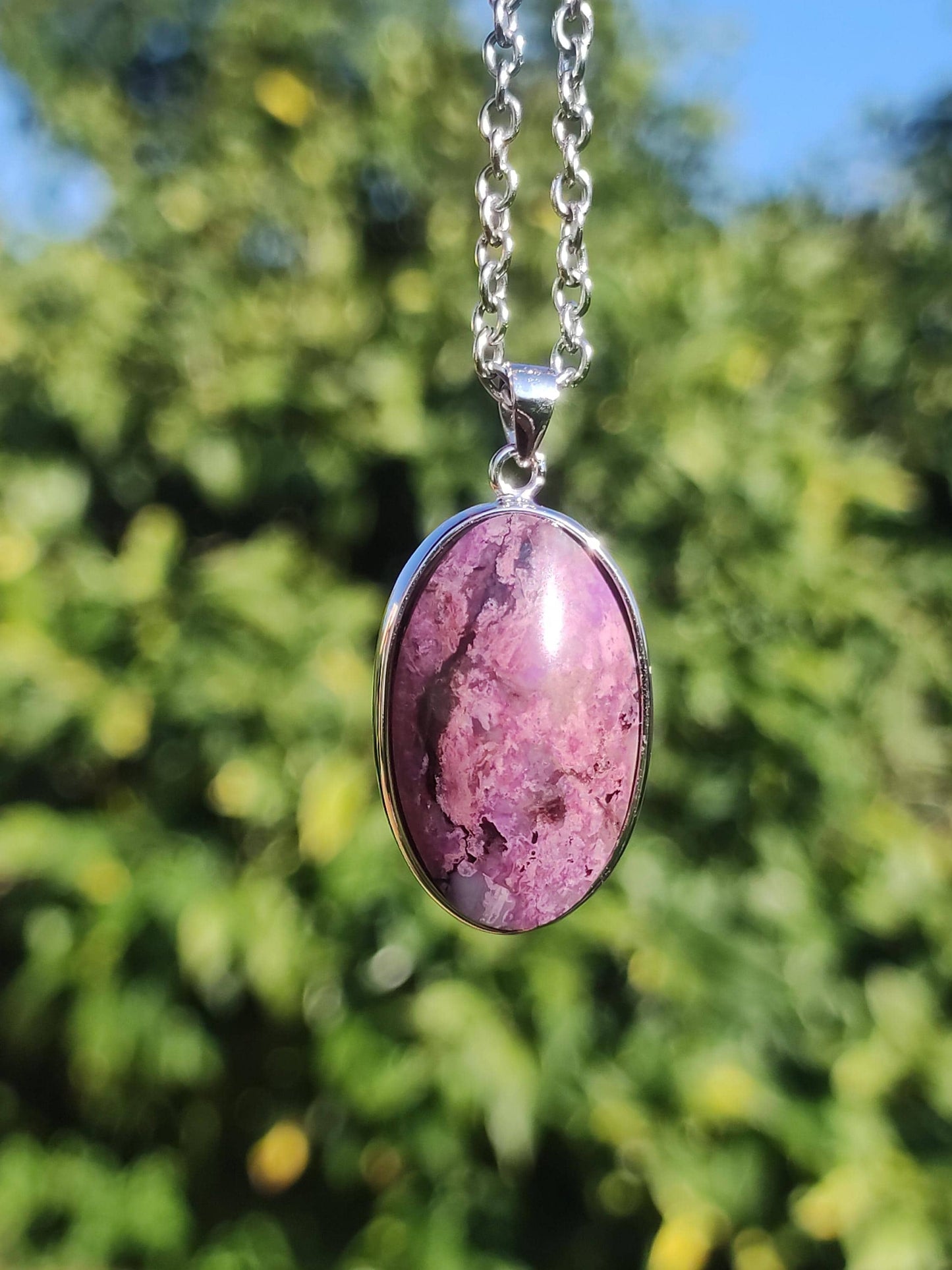 Sugilite / Sugilite avec monture en argent 925 collier de pierres précieuses violettes pierre de guérison naturelle énergie rareté homme femme lui son cadeau noble de haute qualité