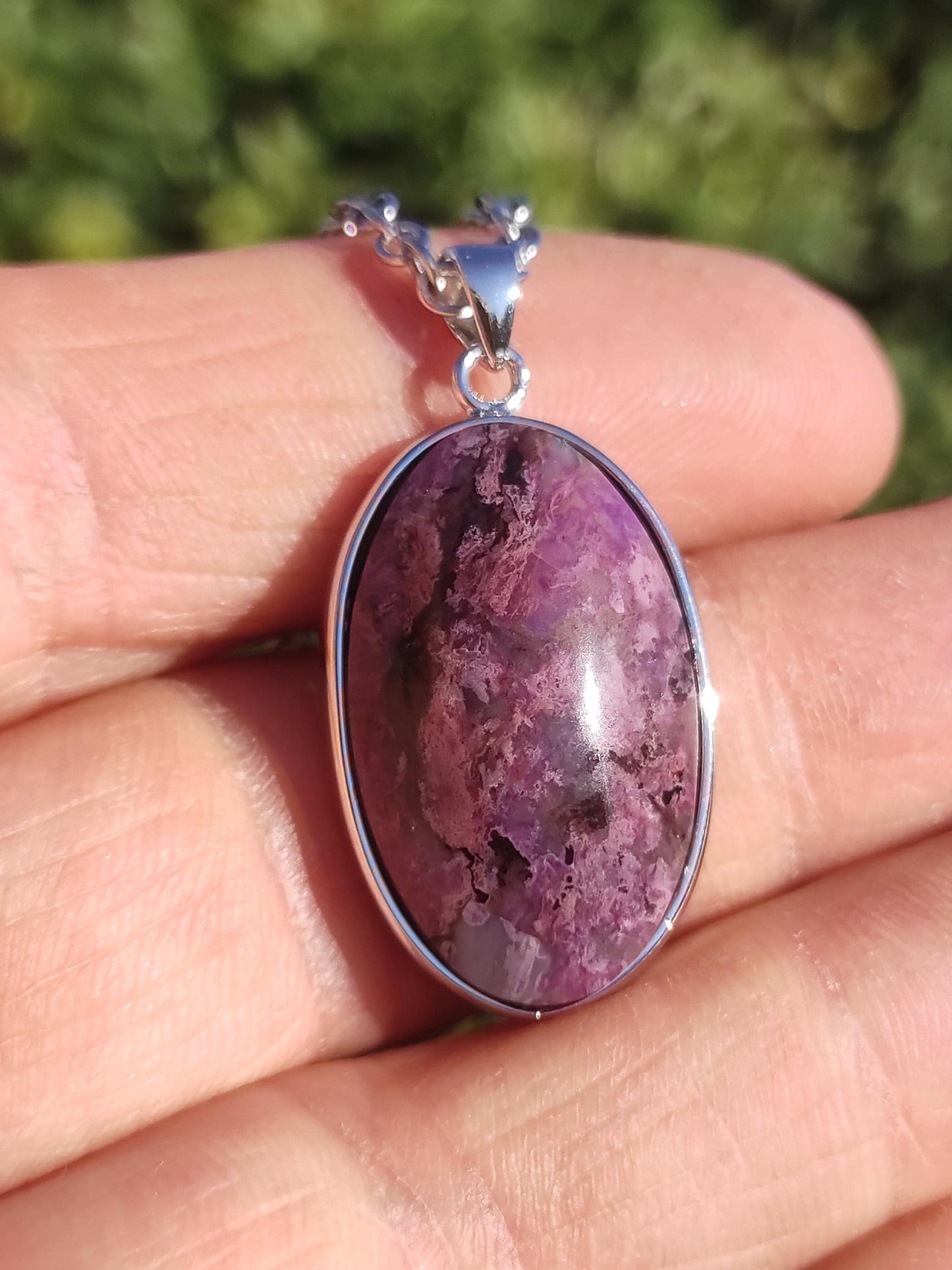 Sugilite / Sugilite avec monture en argent 925 collier de pierres précieuses violettes pierre de guérison naturelle énergie rareté homme femme lui son cadeau noble de haute qualité