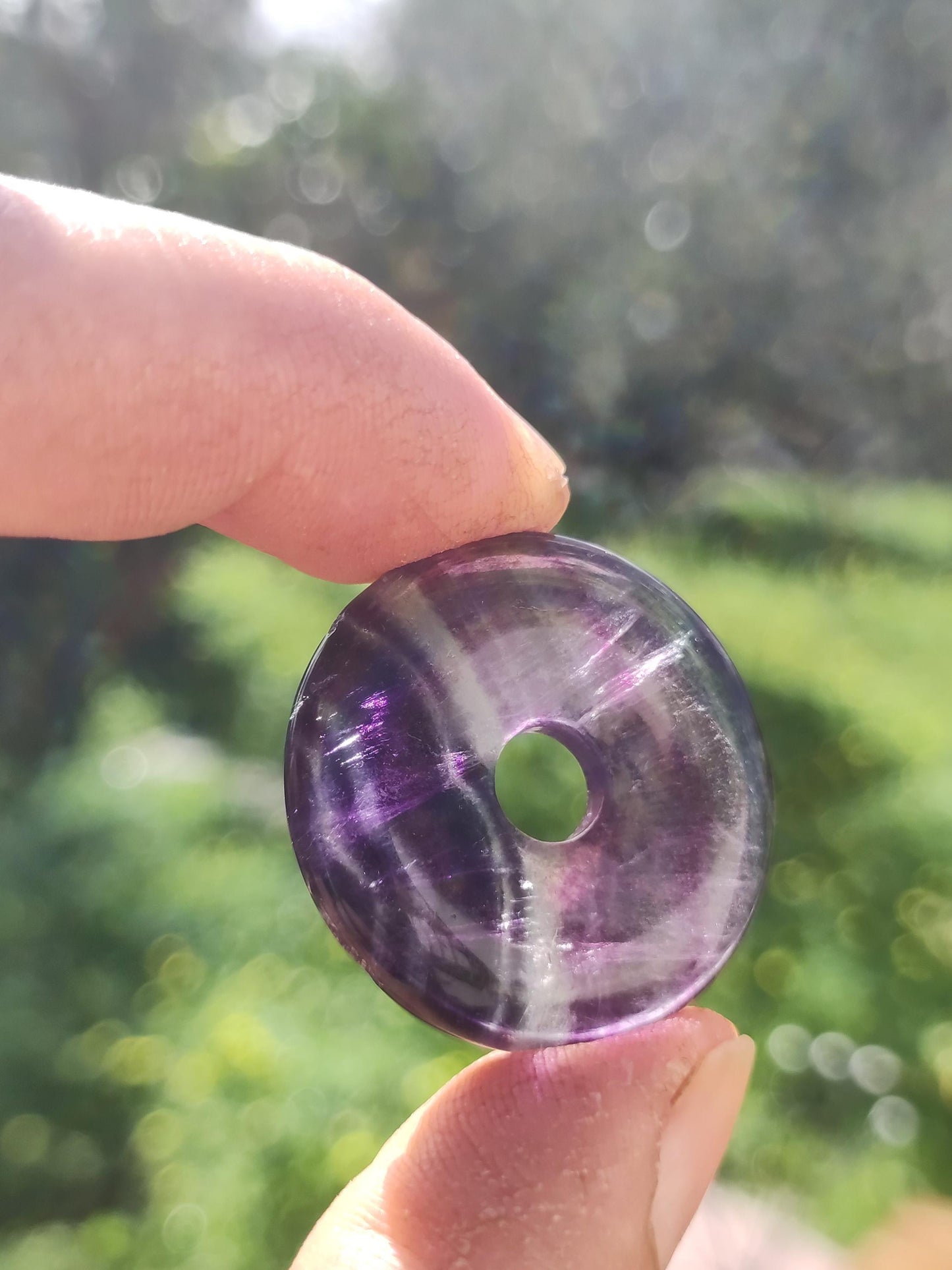 Regenbogen Fluorit 30mm Donut - Edelstein Kette Frau Mann Kind HIPPIE GOA Boho Ethno Natur Schutzsymbol Anhänger Heilstein Energie Geschenk