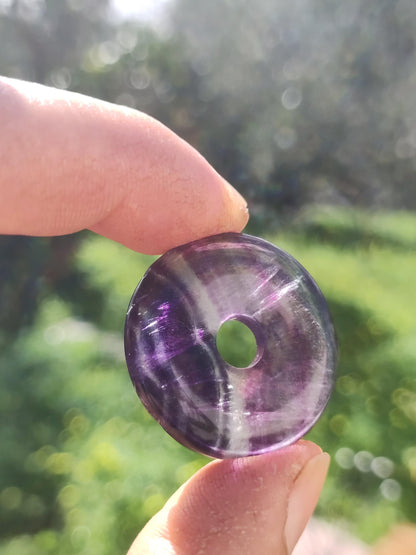 Regenbogen Fluorit 30mm Donut - Edelstein Kette Frau Mann Kind HIPPIE GOA Boho Ethno Natur Schutzsymbol Anhänger Heilstein Energie Geschenk
